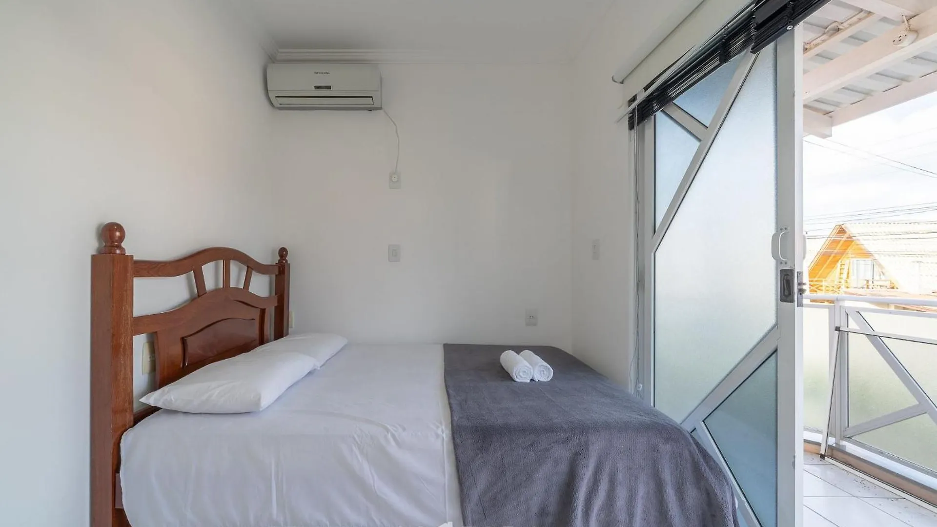 Casa 5Q C/ Piscina No Centro De Penha Bsl190别墅 佩尼亚