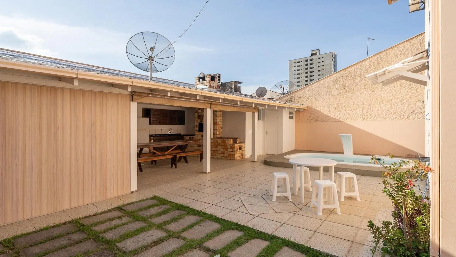 Casa 5Q C/ Piscina No Centro De Penha Bsl190别墅 佩尼亚